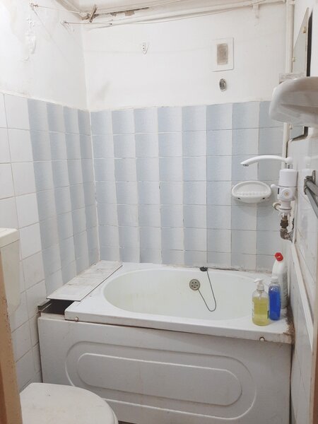 Toporasi, Branistari, Iacob Andrei, garsoniera etaj 1/P+4, bloc civilizat